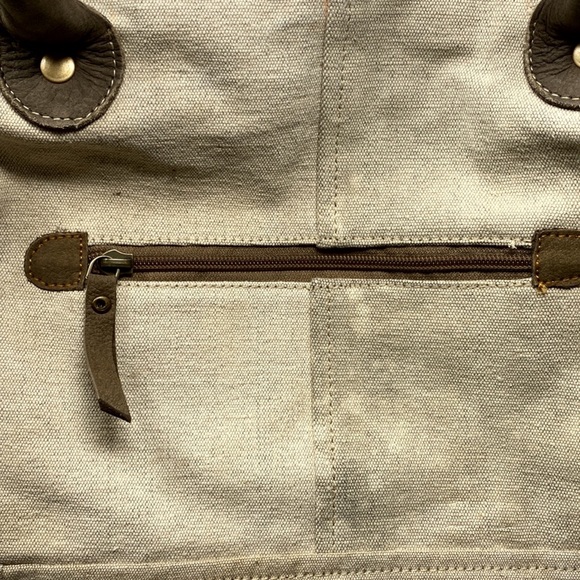 Clea Ray Boneshaker Crossbody/Shoulder Tote Bag - Picture 8 of 10